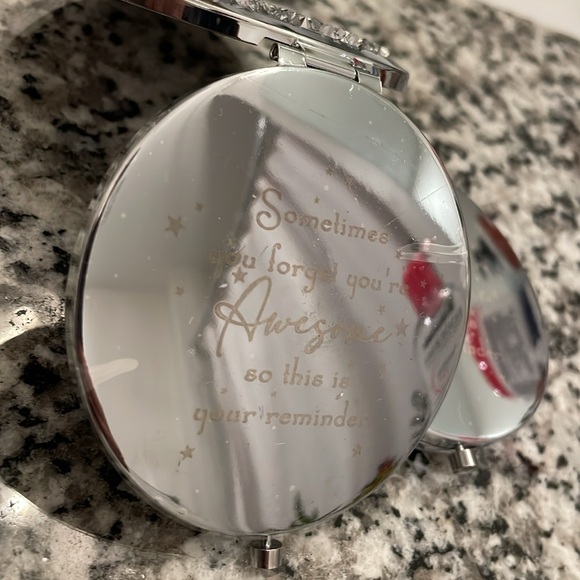 Compact Mirror - Picture 6 of 6